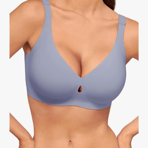 Wireless, Seamless Blue Bra - Picture 5 of 6